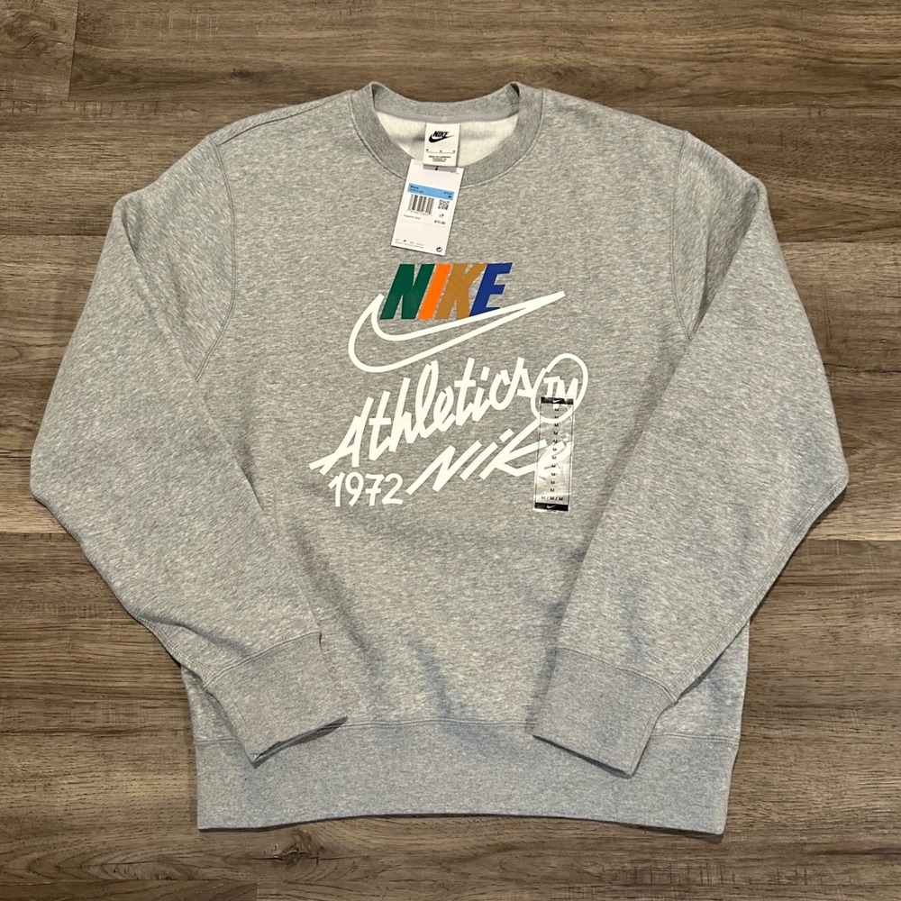 NWT Nike Club Fleece Sweatshirt Mens Medium Grey Athletics 1972 Graphic FZ0812